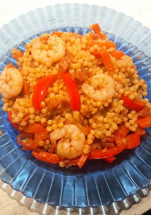 Une photo de Couscous perlé aux crevettes et chorizo