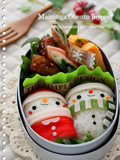 A picture of Cylinder Shaped Onigiri Rice Balls: Santa Christmas Bento.