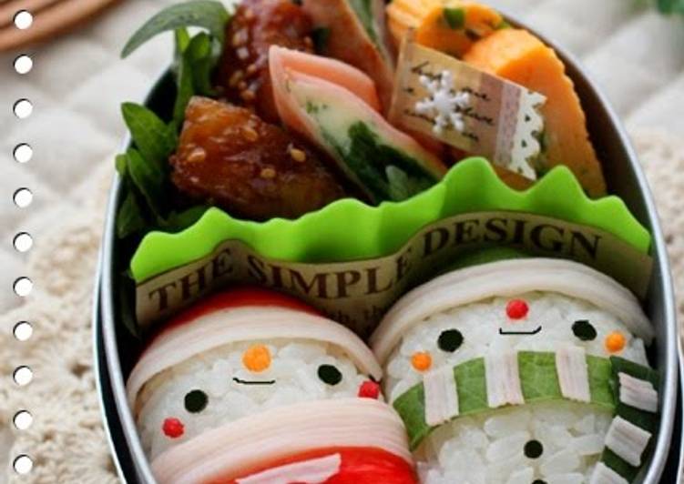 Cylinder Shaped Onigiri Rice Balls: Santa Christmas Bento