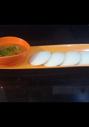 A picture of Idli sambhar.