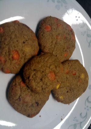 A picture of Reece's Pieces Peanut Butter Cookies.