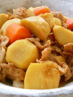 A picture of Delicious Simmered Taro Root & Thinly-Sliced Pork.