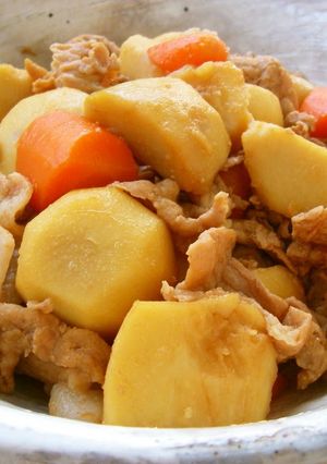 A picture of Delicious Simmered Taro Root & Thinly-Sliced Pork.