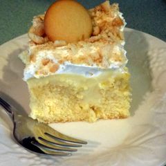 A picture of Banana pudding poke cake.