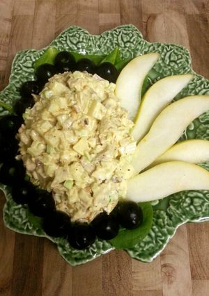 A picture of Chicken and Pear Pecan Salad.