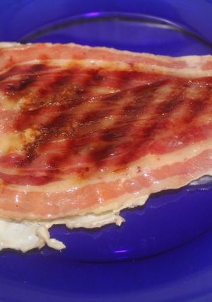 Una foto de Dorada con bacon al grill doble