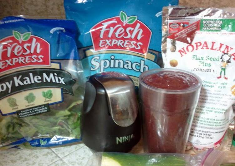 Recipe of Perfect Veggie and Berry Smoothie