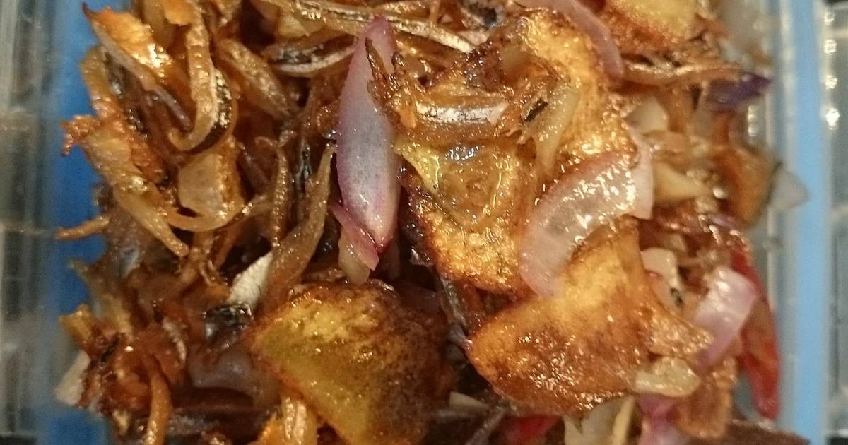 Crispy anchovies and potato Recipe by chimok Cookpad