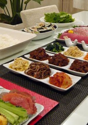 A picture of Hand Rolled Sushi Party Essentials.