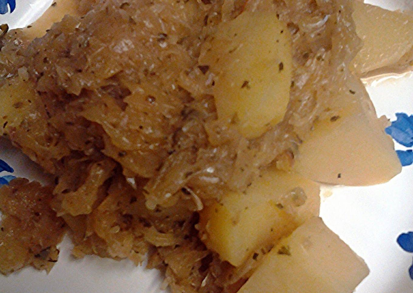 Potatoes with sauerkraut, spices and vegetables