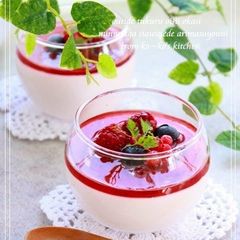 A picture of Honey Yogurt Mousse.