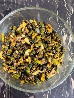 कुरकुरी भिंडी की सब्ज़ी (Bhindi ki Sabji recipe in hindi) रेसिपी मुख्य फोटो