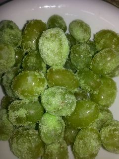 A picture of Sour Patch Grapes.