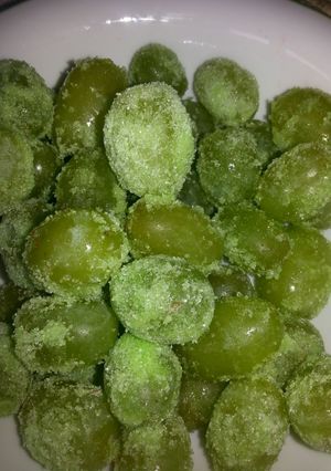 A picture of Sour Patch Grapes.