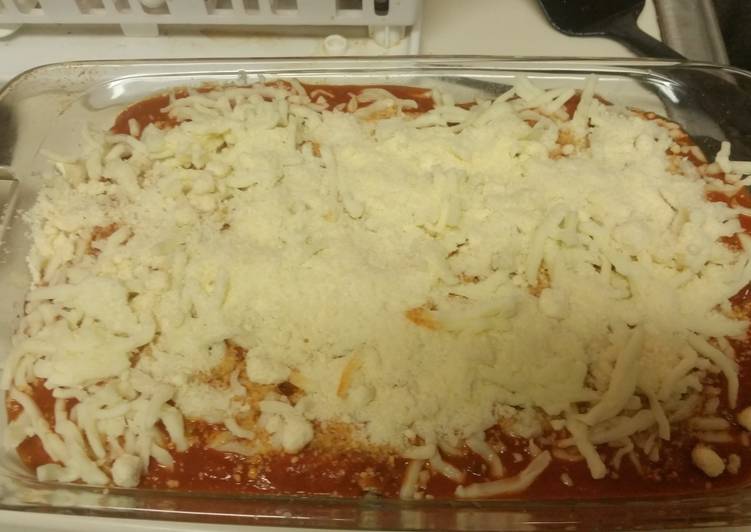 Garlicky Chicken and pepperoni Parmesan bake