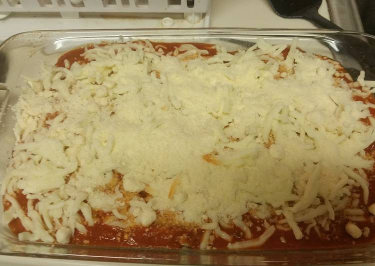 Steps to Make Speedy Garlicky Chicken and pepperoni Parmesan bake