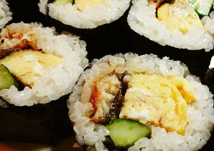 How to Make Homemade Futomaki Sushi with Broiled Eel