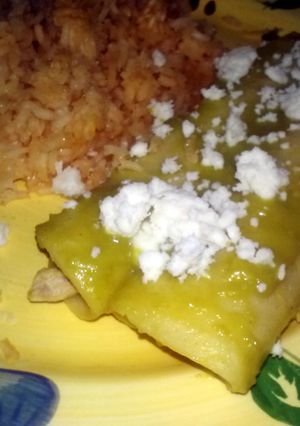 A picture of enchiladas verdes.