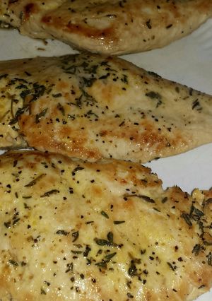 A picture of Lemon herb chicken.