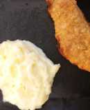 Milanesa de pollo al horno con puré de papas sin manteca