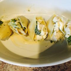 A picture of Chicken Broccoli Alfredo Stuffed Shells.