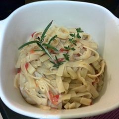 A picture of Quick lemon thyme pasta.