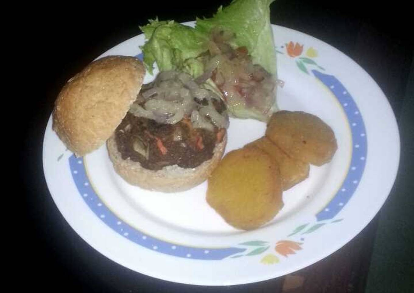 Beef patty with fried sweet potatoes and salad
