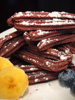 Una foto de Churros de chocolate saludables. Integrales, veganos, fáciles y light