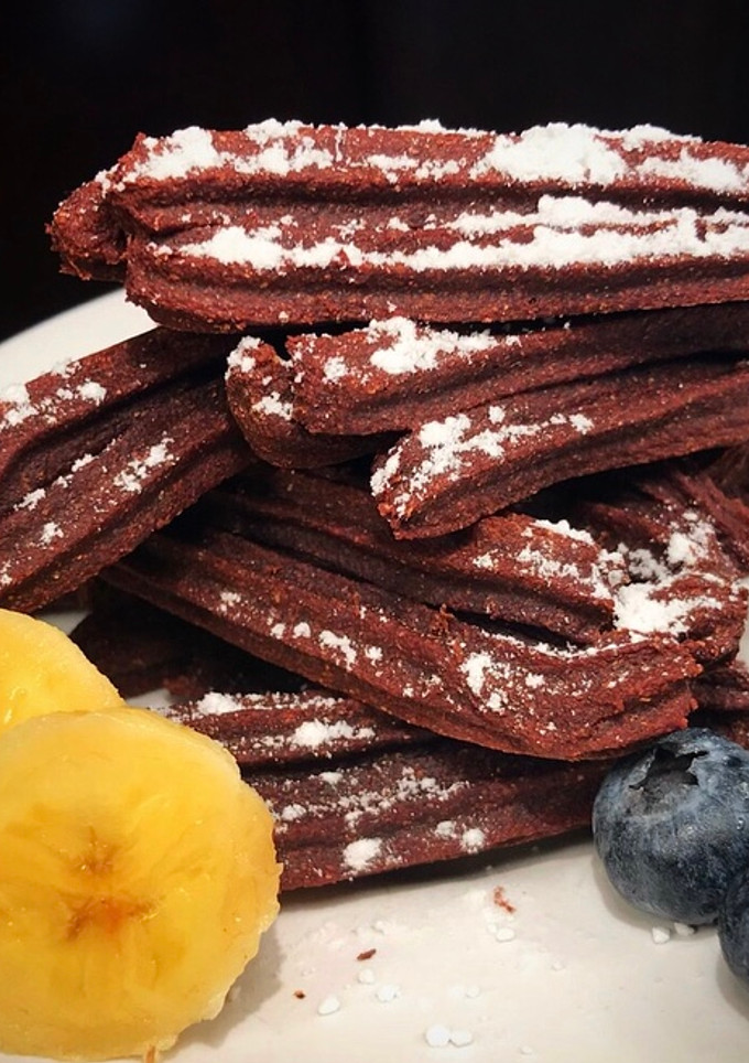 Una foto de Churros de chocolate saludables. Integrales, veganos, fáciles y light