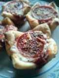 Deep-dish mini pizzas