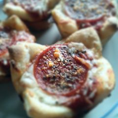 A picture of Deep-dish mini pizzas.