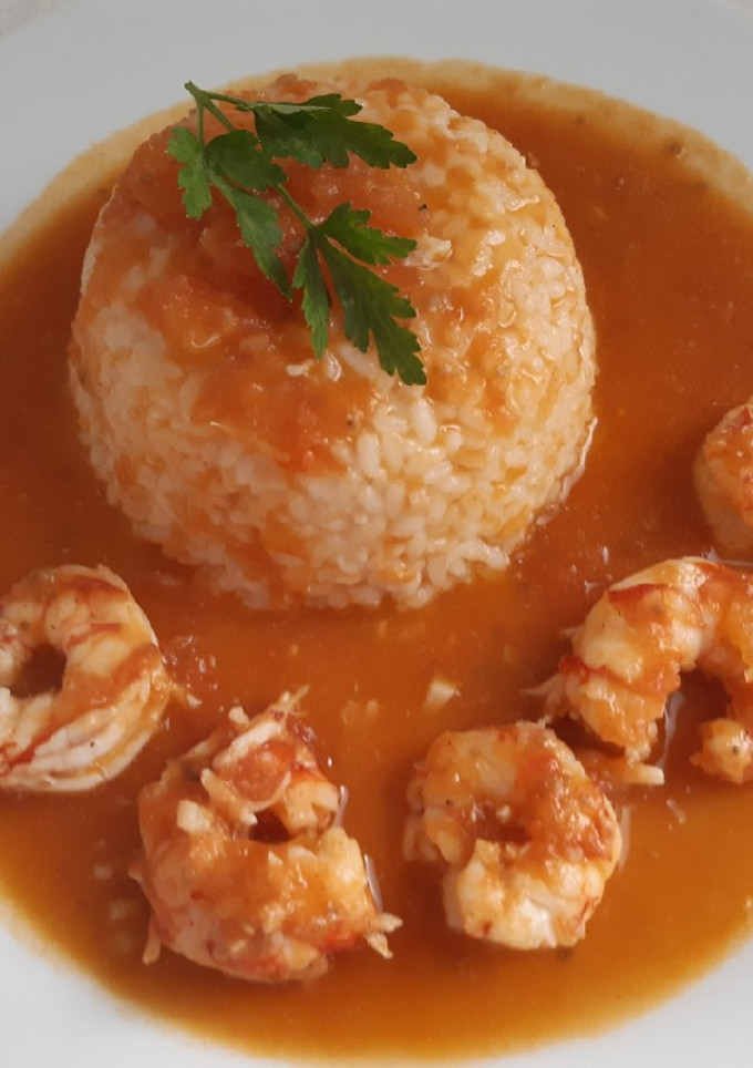 Una foto de Gambones en salsa
