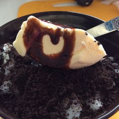 Oreo Shaved Ice Dessert A picture of Oreo Shaved Ice Dessert.