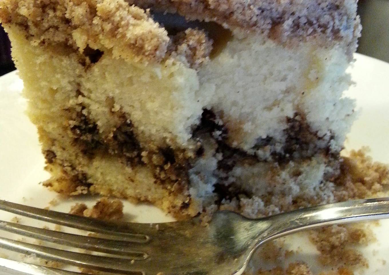 Coffee cake with sour cream and extra cinnamon crumbs