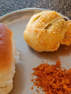 वडापाव (Vada pav recipe in marathi) रेसिपी चे मुख्य फोटो