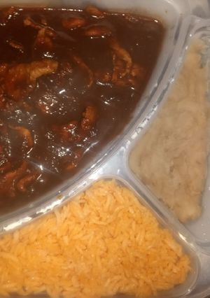 Una foto de Bistec en salsa pasilla con champiñones