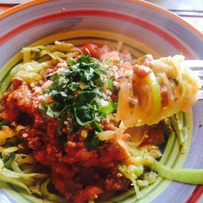 Tallarines de zucchini en salsa bolognesa Receta de Brendyss- Cookpad