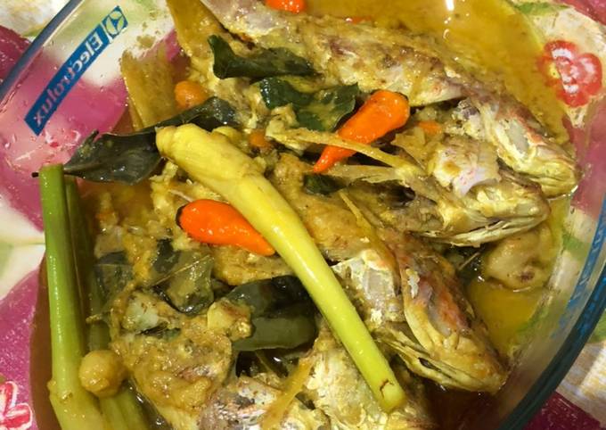 Pesmol Ikan Ekor Kuning