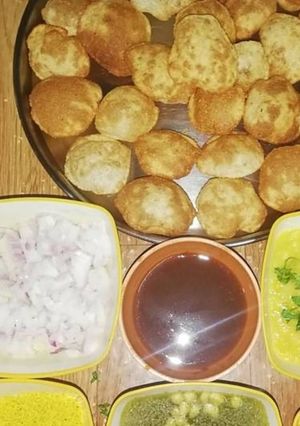 A picture of Golgappe.