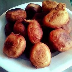 A picture of Buñuelos (savory fritters).