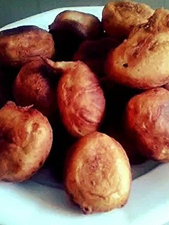 A picture of Buñuelos (savory fritters).