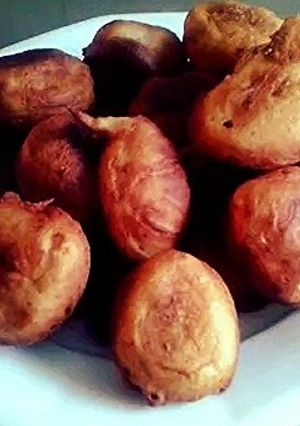 A picture of Buñuelos (savory fritters).