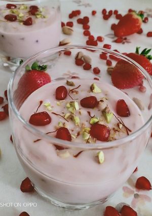 Foto resep Yoghurt Mix Strawberry Delima Pistachio