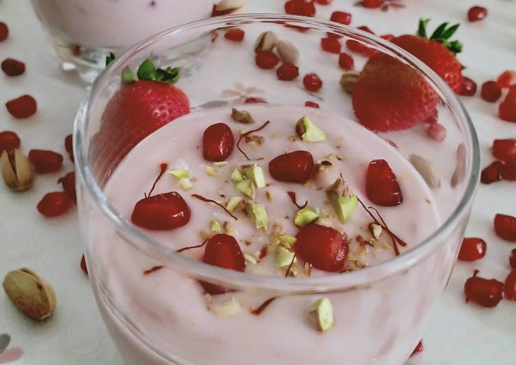 Yoghurt Mix Strawberry Delima Pistachio