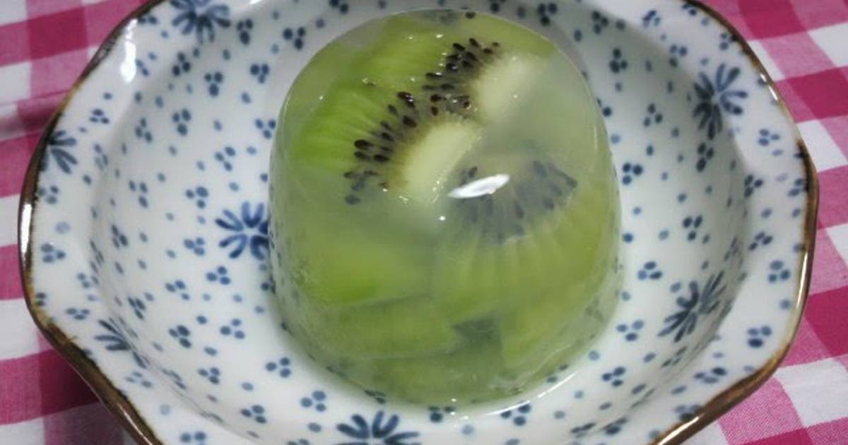 Easy Whole Kiwi Jello using Kanten Recipe by cookpad.japan Cookpad