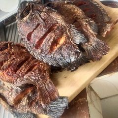 A picture of Fried fish.