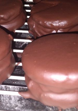 Una foto de Alfajores de chocolate 🍫 estilo marplatenses!!!