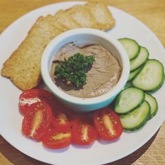 A picture of Mom’s Chicken Liver Pâté.