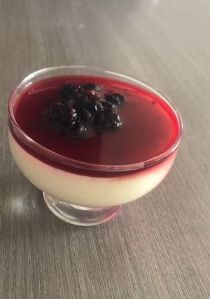 Una foto de Sémola con leche y salsa de vino