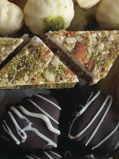 عکسی از دستور شیرینی برشی بادام